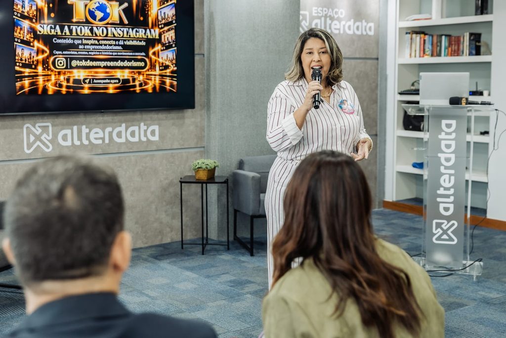 Karol Mendez abrindo a programação de palestras do Protagonistas TOK no Espaço Alterdata
