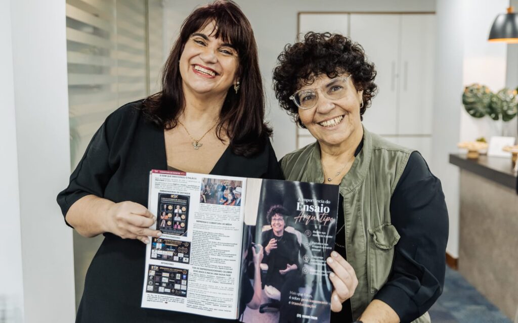 Mônica Figueira ao lado da fotógrafa Telma Galino da Ômega Foto Studio no Protagonistas TOK